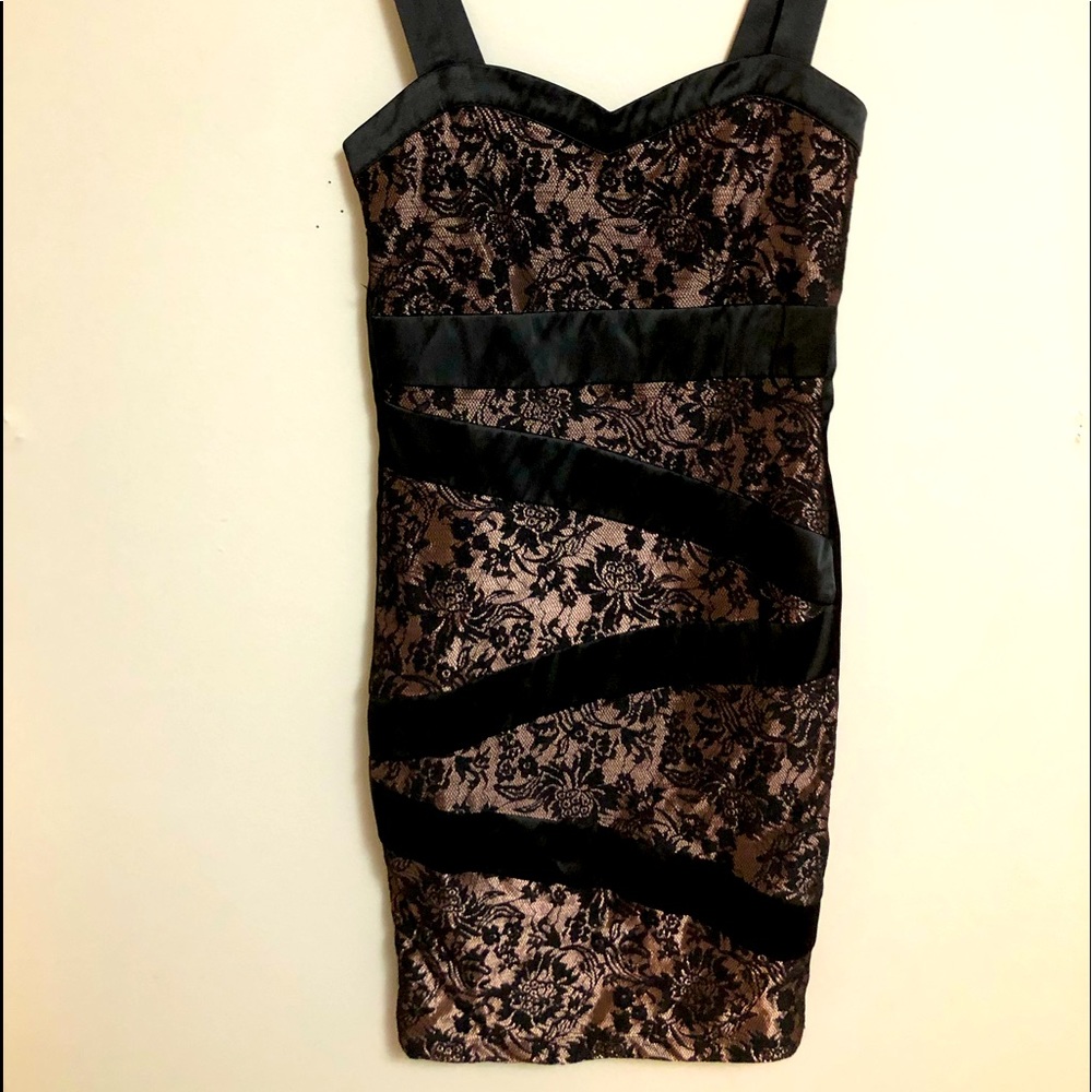 Women’s lace dress